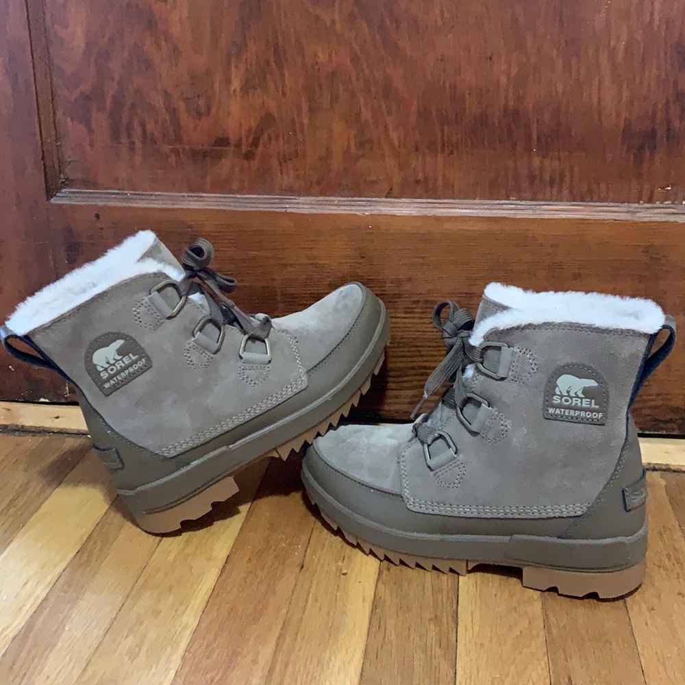 Sorel size 9 waterproof boot